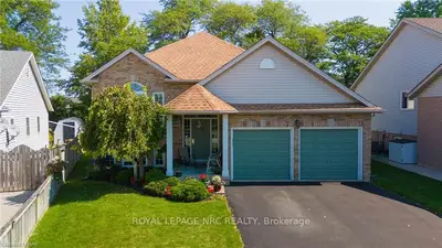 Detached in Niagara Falls