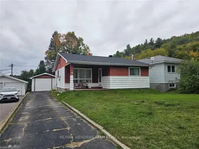 56 Oak St, Unorganized Townships, On, P0h 2j0