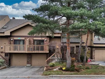 Condo Townhouse in St. Catharines
