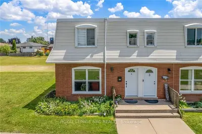 Condo Townhouse in Fort Erie