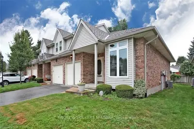 Detached in Niagara Falls