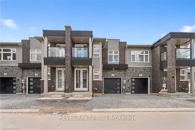 5672 Dorchester Road 22, Niagara Falls, On L2g 5k6