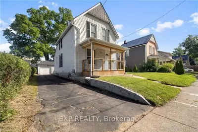 Detached in Niagara Falls