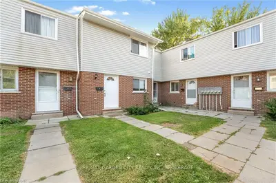 Condo Townhouse in Welland