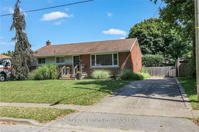 Detached in Niagara Falls