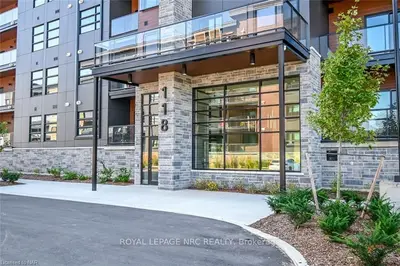 Condo Apartment in Pelham