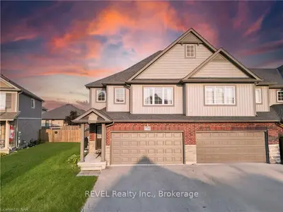 Att/Row/Townhouse in Niagara Falls