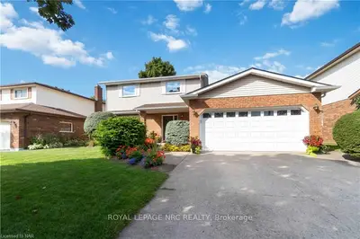 Detached in Niagara Falls