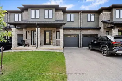 Att/Row/Townhouse in Niagara Falls