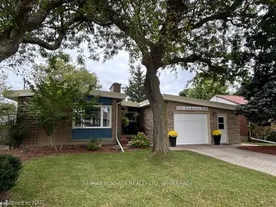 Detached in Niagara Falls