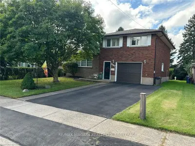 Detached in Niagara Falls