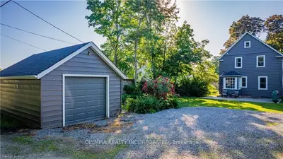 Detached in Niagara Falls
