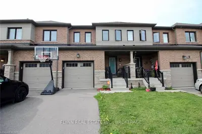 Att/Row/Townhouse in Hamilton