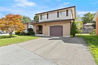 16 Maureen Avenue, Welland, On L3c 4h6