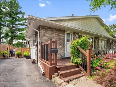 Semi-Detached in Niagara Falls