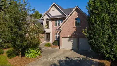 Detached in Pelham
