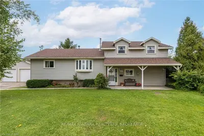 Detached in Niagara Falls