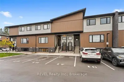 Condo Townhouse in Niagara Falls