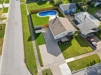 Detached in Niagara Falls