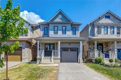 Detached in Niagara Falls