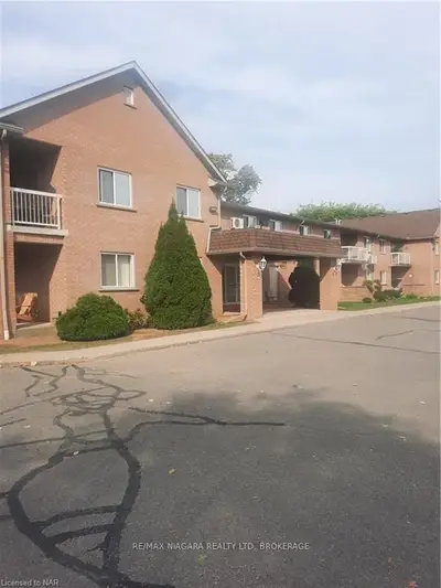 Condo Apartment in Welland