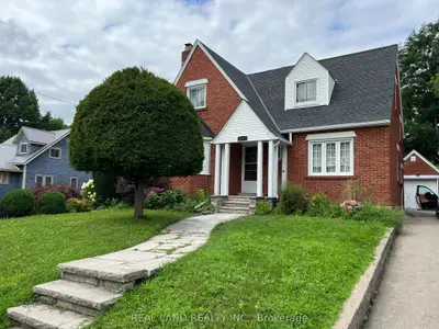 Detached in Niagara Falls