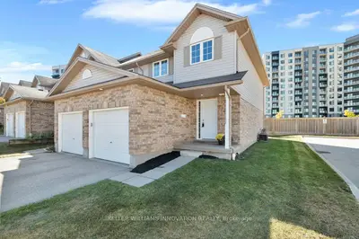 Condo Townhouse in Kitchener