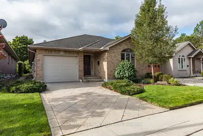 Att/Row/Townhouse in Hamilton