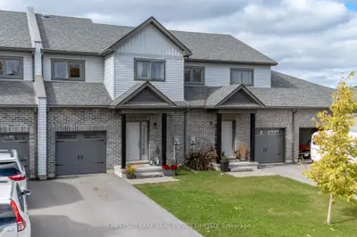 Att/Row/Townhouse in Prince Edward County