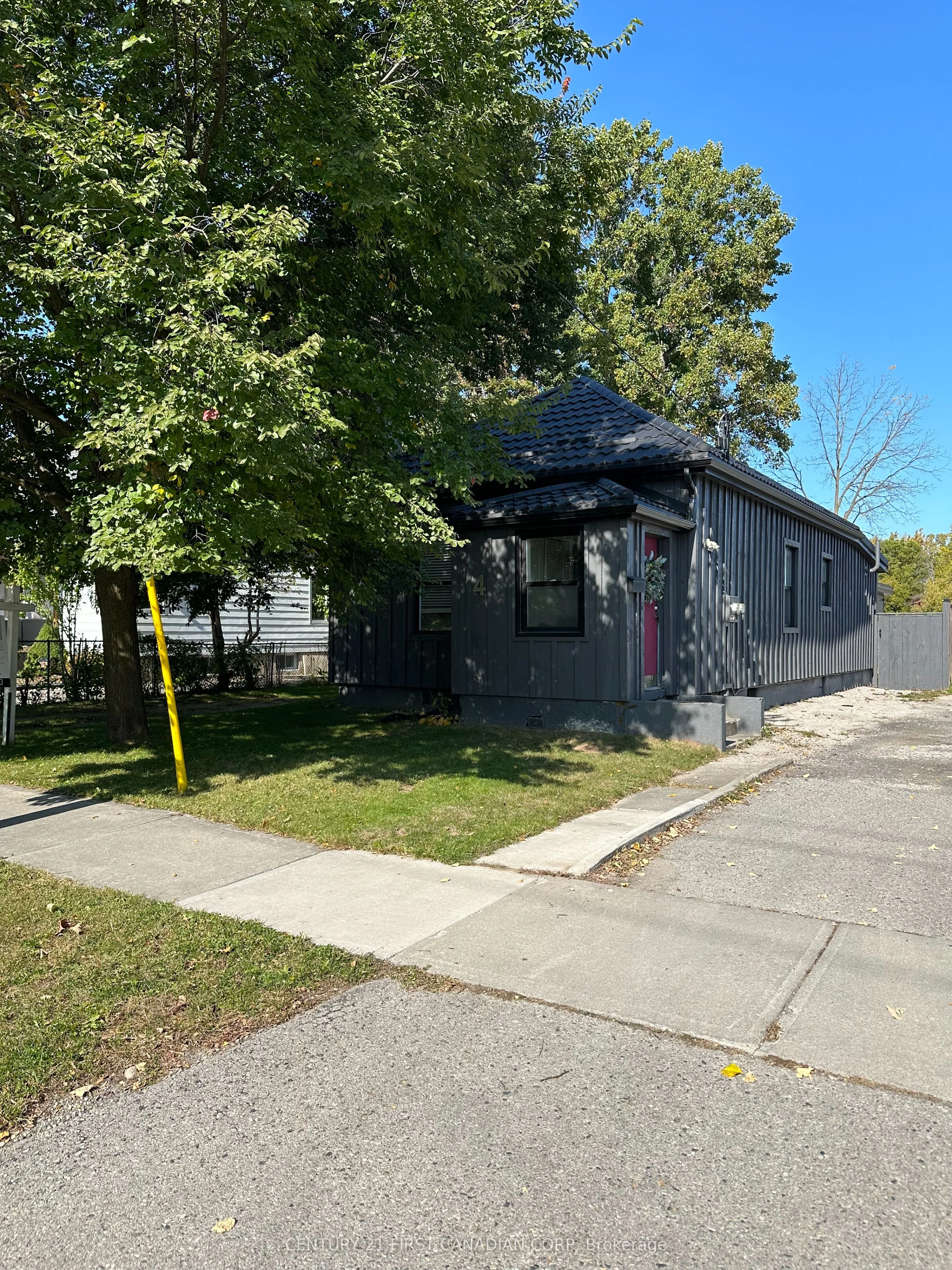 4 Elmwood Place, London South, On N6j 1j2