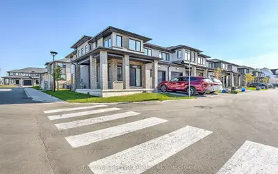 Condo Townhouse in London South