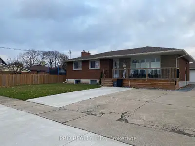 Detached in Niagara Falls