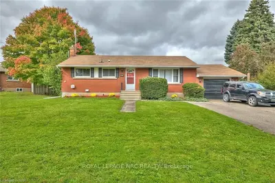 Detached in Niagara Falls