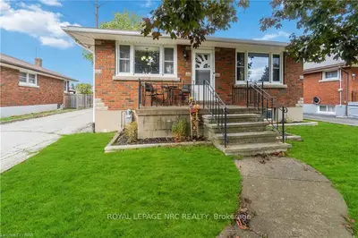 Detached in Port Colborne