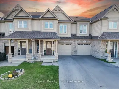 Att/Row/Townhouse in Welland