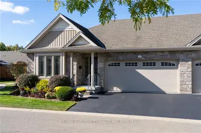 Condo Townhouse in Welland