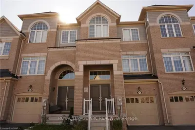 Att/Row/Townhouse in Lincoln