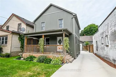 Detached in Port Colborne