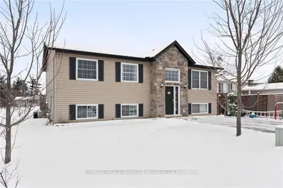 20 Daniel Avenue, Petawawa, On K8h 3p6