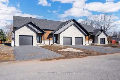 165 Dominion Street N, North Glengarry, On K0c 1a0