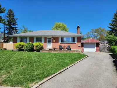15 FAIRMONT Place, Brockville, ON K6V 3G4