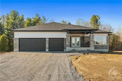 25 Paul A Bertrand Drive, Mcnab/braeside, On K7s 3g8