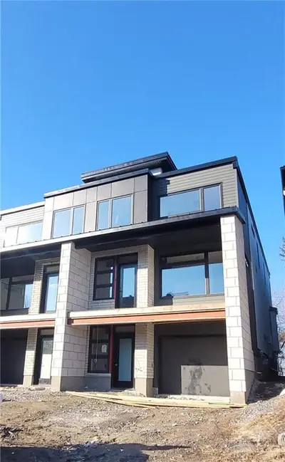 248 Atlantis Avenue, Carlingwood - Westboro And Area, On K2a 1x8