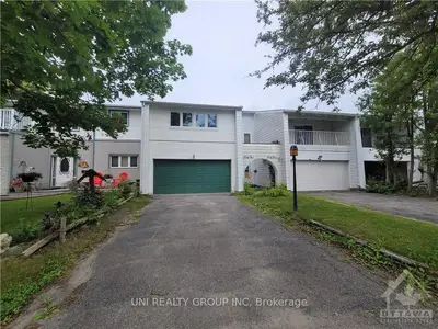 45 Grady Crescent, South Of Baseline To Knoxdale, On K2h 5s2