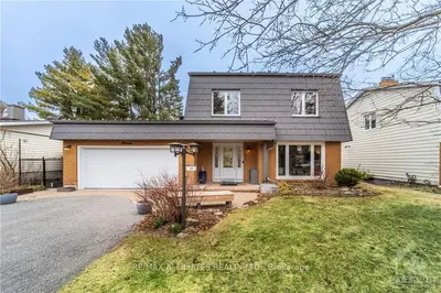 11 Cosburn Avenue, South Of Baseline To Knoxdale, On K2h 7z9