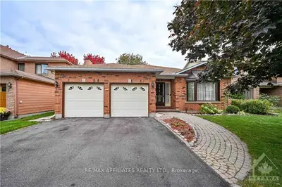 11 BASLAW Drive, Hunt Club - South Keys and Area, ON K1G 5J8