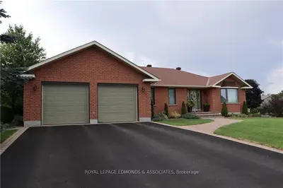 192 Pleasant View Drive, Laurentian Valley, On K8b 1b6