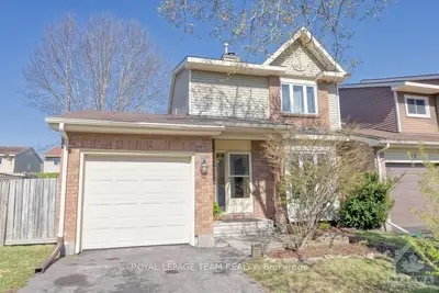 17 Fair Oaks Crescent, South Of Baseline To Knoxdale, On K2g 4x9