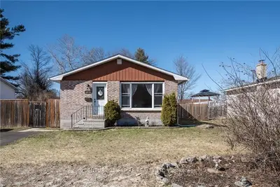 61 HILDA Street, Petawawa, ON K8H 2Z7