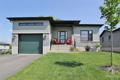 102 Alma Street W, North Grenville, On K0g 1j0